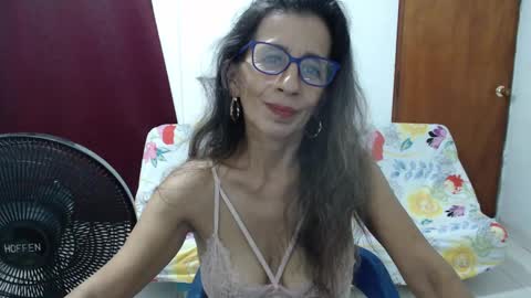 Snapshot of pervert_milf4uu_4 chatting on 02/22/25, 03:45 luz online show from 02/22/25, 03:45
