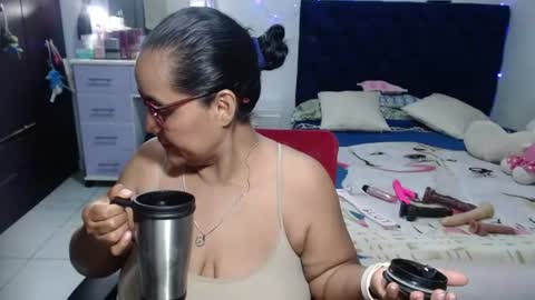 Snapshot of pervert_mommy_x chatting on 06/18/26, 09:25 SAMY online show from 06/18/26, 09:25