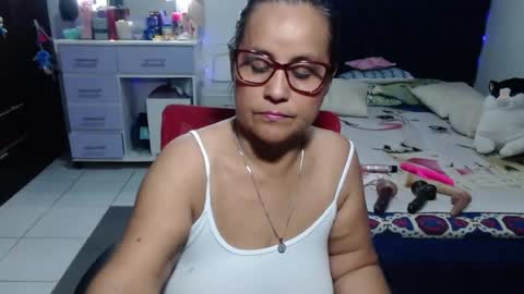 Snapshot of pervert_mommy_x chatting on 06/25/26, 09:47 SAMY online show from 06/25/26, 09:47