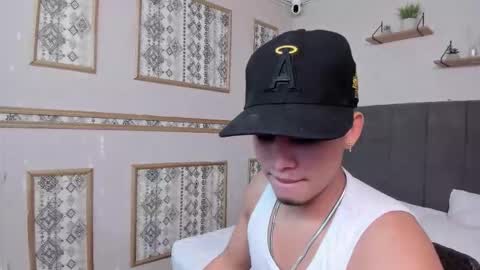 Snapshot of perverted_guys19 chatting on 11/29/25, 03:53 Ludoziel 19 online show from 11/29/25, 03:53