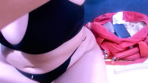  Nicole   online show from 10/31/25, 06:20