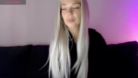 Isabella online show from 10/28/25, 11:25