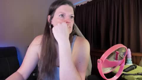 Snapshot of pessimistically_optimistic chatting on 12/02/25, 12:10 Kelly online show from 12/02/25, 12:10