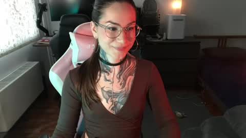Snapshot of petal_dust_ chatting on 04/23/26, 02:52 petal_dust_ online show from 04/23/26, 02:52