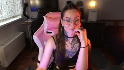 Snapshot of petal_dust_ chatting on 04/29/26, 03:27 petal_dust_ online show from 04/29/26, 03:27
