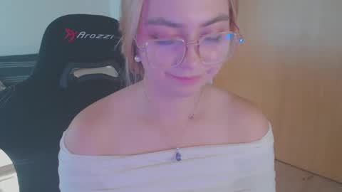 petalkiss online show from 09/27/25, 11:48