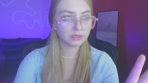 petalkiss online show from 10/13/25, 07:03