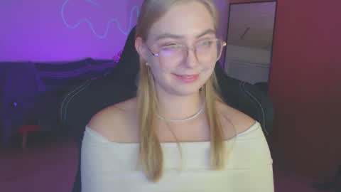 petalkiss online show from 10/15/25, 06:19