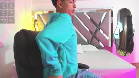 Snapshot of peter_chase chatting on 11/20/25, 06:29 Peter online show from 11/20/25, 06:29