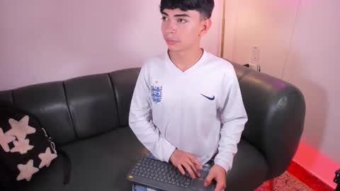 Snapshot of peter_chase chatting on 11/23/25, 06:30 Peter online show from 11/23/25, 06:30