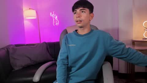 Snapshot of peter_chase chatting on 11/27/25, 06:10 Peter online show from 11/27/25, 06:10