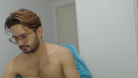 Snapshot of peter_x_annaud chatting on 09/29/25, 10:53 FELIPE online show from 09/29/25, 10:53