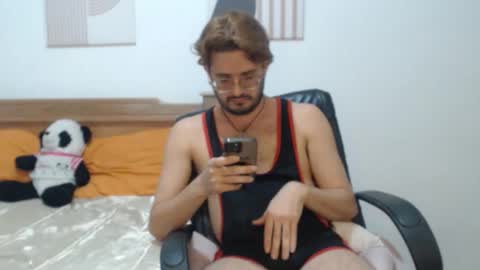 Snapshot of peter_x_annaud chatting on 11/03/25, 10:53 FELIPE online show from 11/03/25, 10:53