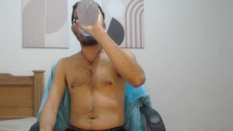 Snapshot of peter_x_annaud chatting on 11/23/25, 12:49 FELIPE online show from 11/23/25, 12:49