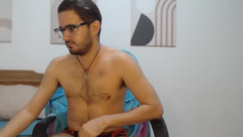 Snapshot of peter_x_annaud chatting on 11/30/25, 11:25 FELIPE online show from 11/30/25, 11:25