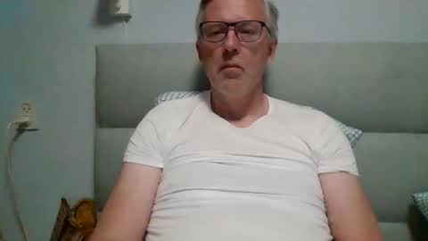 Snapshot of peteruitholland2 chatting on 05/21/26, 09:38 peteruitholland2 online show from 05/21/26, 09:38