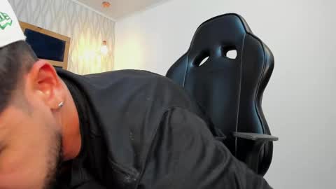 Snapshot of petesevans_1 chatting on 02/22/25, 11:24 PETES EVANS new account online show from 02/22/25, 11:24