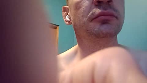 Snapshot of peteypablo198611265852 chatting on 05/25/26, 07:03 peteypablo198611265852 online show from 05/25/26, 07:03