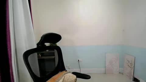 Snapshot of petite_angelxxx chatting on 06/25/26, 05:12 petite_angelxxx online show from 06/25/26, 05:12