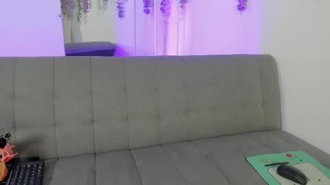 Snapshot of petite_artemis chatting on 04/09/26, 01:05 Artemisa online show from 04/09/26, 01:05