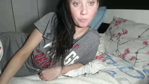 petite_danielle online show from 10/18/25, 05:10