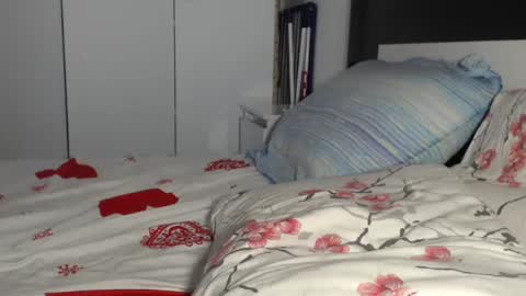 Snapshot of petite_danielle chatting on 06/28/26, 01:06 petite_danielle online show from 06/28/26, 01:06