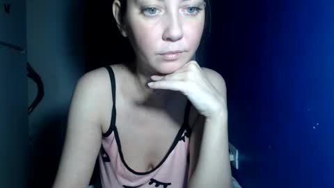 Snapshot of petite_danielle chatting on 07/13/26, 07:27 petite_danielle online show from 07/13/26, 07:27