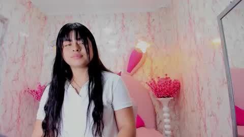 petite_emili online show from 11/05/25, 12:16