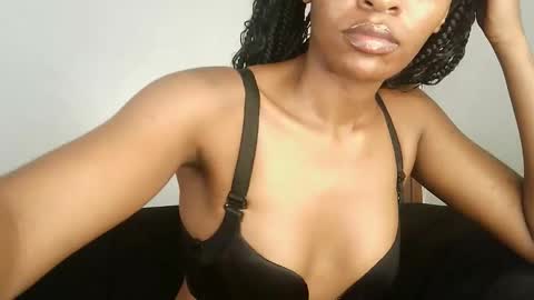 mimi online show from 02/03/26, 03:39