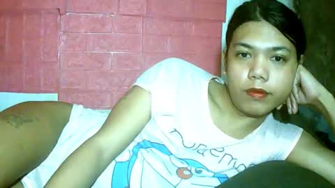 Snapshot of petite_jzee chatting on 11/21/25, 01:15 jzee online show from 11/21/25, 01:15