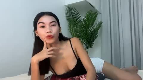 Snapshot of petite_kaye chatting on 06/23/26, 04:10 petite_kaye online show from 06/23/26, 04:10