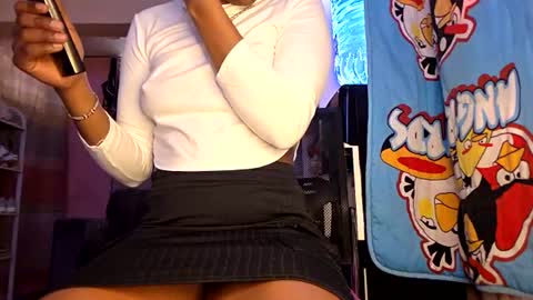 Snapshot of petite_loverr chatting on 07/06/26, 06:10 Petite loverr online show from 07/06/26, 06:10