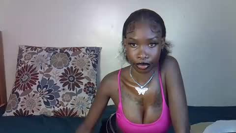 Snapshot of petite_lunar chatting on 10/21/25, 09:04 Lunar online show from 10/21/25, 09:04