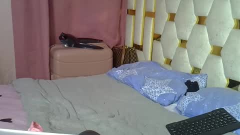 Snapshot of petite_lunar chatting on 11/20/25, 09:47 Lunar online show from 11/20/25, 09:47