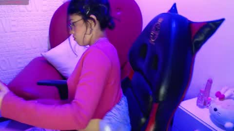 Snapshot of petite_melodyy chatting on 03/19/26, 02:21 Melody online show from 03/19/26, 02:21