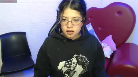 Snapshot of petite_melodyy chatting on 03/25/26, 02:34 Melody online show from 03/25/26, 02:34