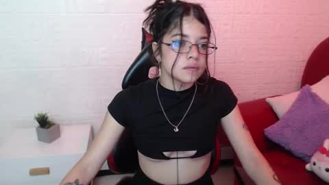 Snapshot of petite_melodyy chatting on 03/26/26, 02:44 Melody online show from 03/26/26, 02:44