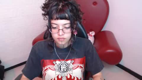 Snapshot of petite_melodyy chatting on 03/28/26, 03:22 Melody online show from 03/28/26, 03:22