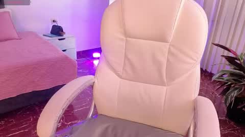 Snapshot of petite_molly_ chatting on 11/12/25, 01:22 petite_molly_ online show from 11/12/25, 01:22