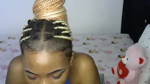 Snapshot of petite_princes chatting on 12/04/24, 10:24 petite_princes online show from 12/04/24, 10:24