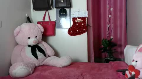 petite_princes online show from 11/22/25, 03:33