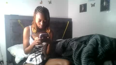 petite_queen69 online show from 06/08/26, 03:29