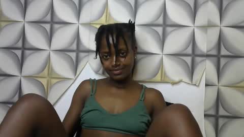 petite_star2 online show from 10/20/25, 08:53