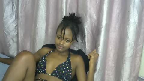 petite_star2 online show from 11/22/25, 07:18