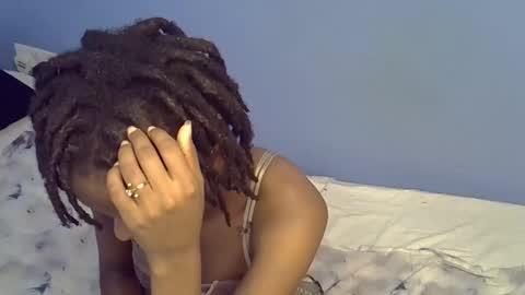 petite_star2 online show from 02/11/26, 04:39