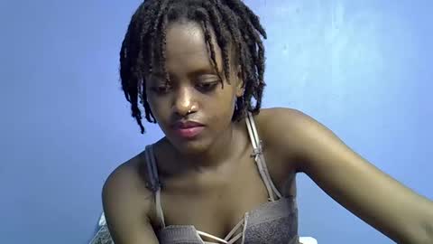 petite_star2 online show from 02/21/26, 11:17