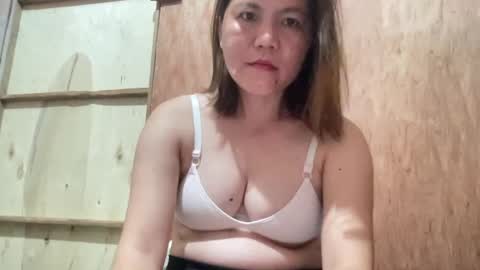 Snapshot of petiteasian_angel chatting on 05/11/26, 08:28 Hanna online show from 05/11/26, 08:28