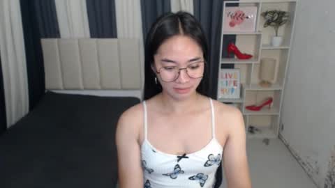 Snapshot of petiteasianmarian chatting on 10/16/25, 06:09 bigcock Marian online show from 10/16/25, 06:09