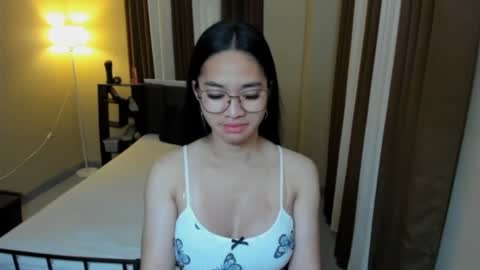 Snapshot of petiteasianmarian chatting on 04/09/26, 11:43 bigcock Marian online show from 04/09/26, 11:43