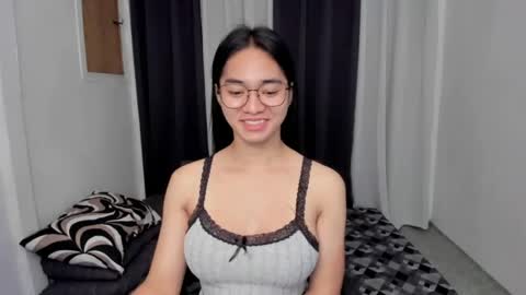 Snapshot of petiteasianmarian chatting on 05/13/26, 11:44 bigcock Marian online show from 05/13/26, 11:44